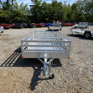 Bear Track 5,5 × 10 Aluminium-Hochlader 2.2K con 3-Schienen-Kit (modelo 2026)