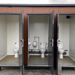 Pabellón Sanitario con Tres Cabinas (Ref: S2103)